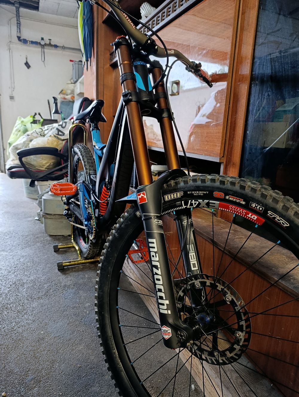 Devinci Wilson DH downhill aus Carbon , Shimano Saint 27,5 custom bike