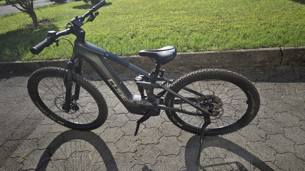 E-bike cube stereo hybrid