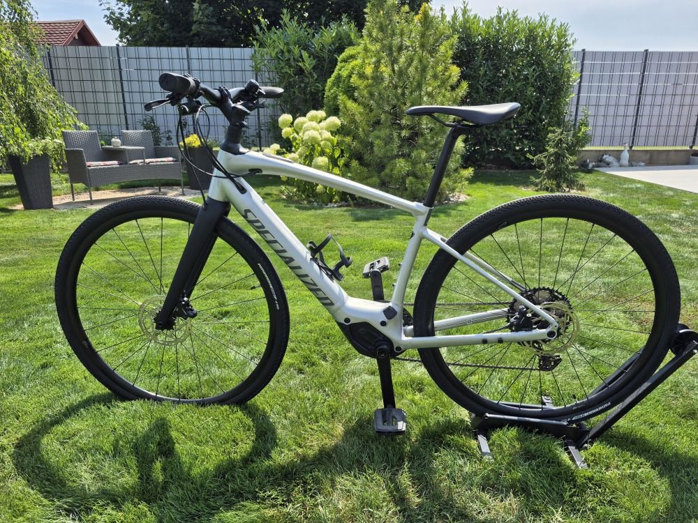 Sportliches SPECIALIZED E-Bike