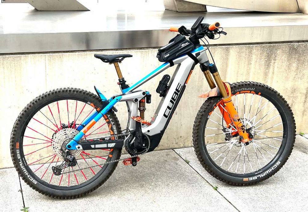 Verkaufe hier ein Cube Stereo Hybrid 160 HPC Actionteam 625 27.5 Nyon Actionteam - 16" / S E-Bike + einiges an Zubehör