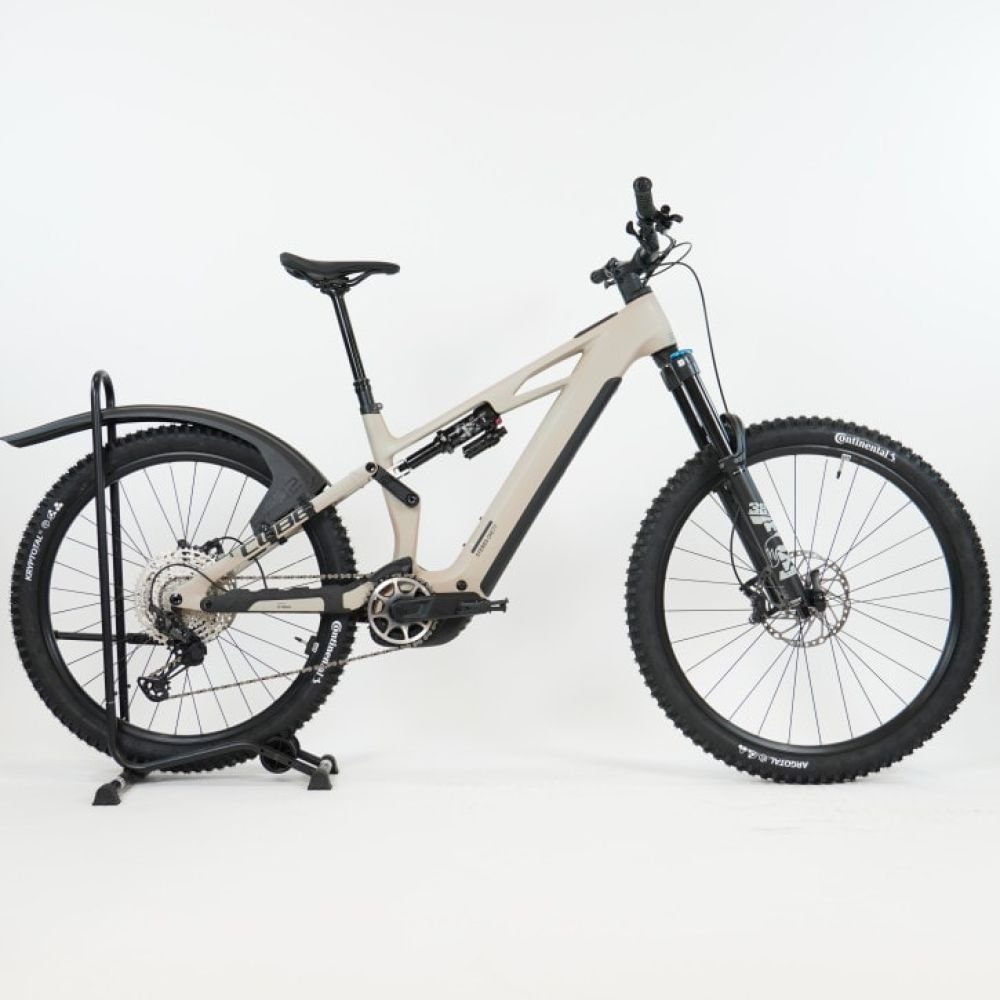 Cube Stereo Hybrid ONE77 HPC SLX 800 glintsand´n´black 2026 - RH-L Ausstellungsrad