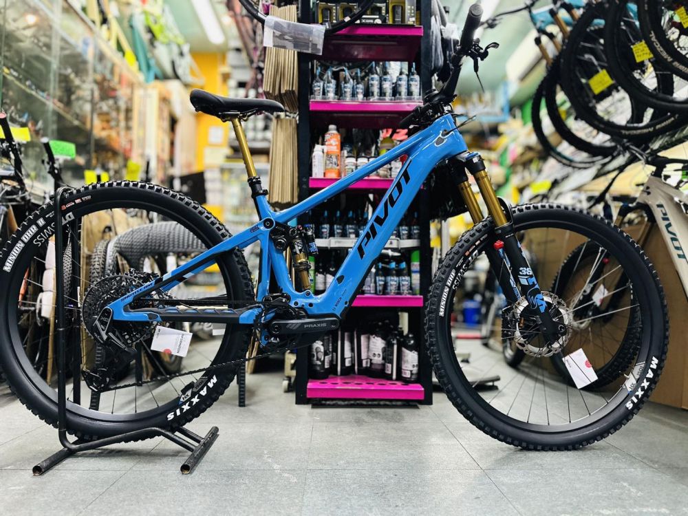 2024 Pivot Shuttle AM Pro XO     