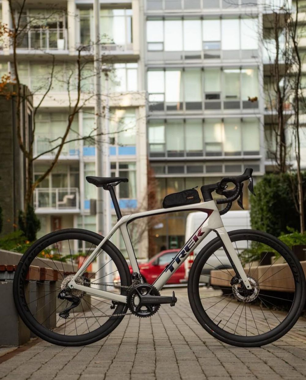2025 Trek Domane SLR 7 Gen 4
