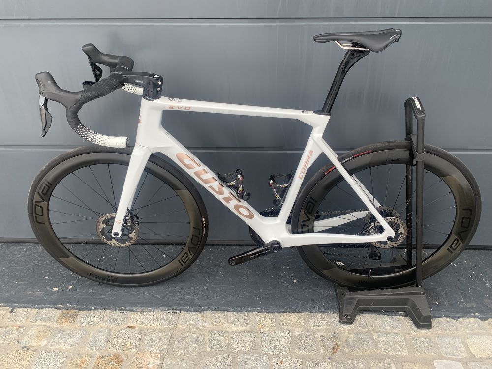 Gusto Cobra Evo Disc L Carbon Pro TL Shimano dura ACE 9270 Di2 mit Carbon Laufräder