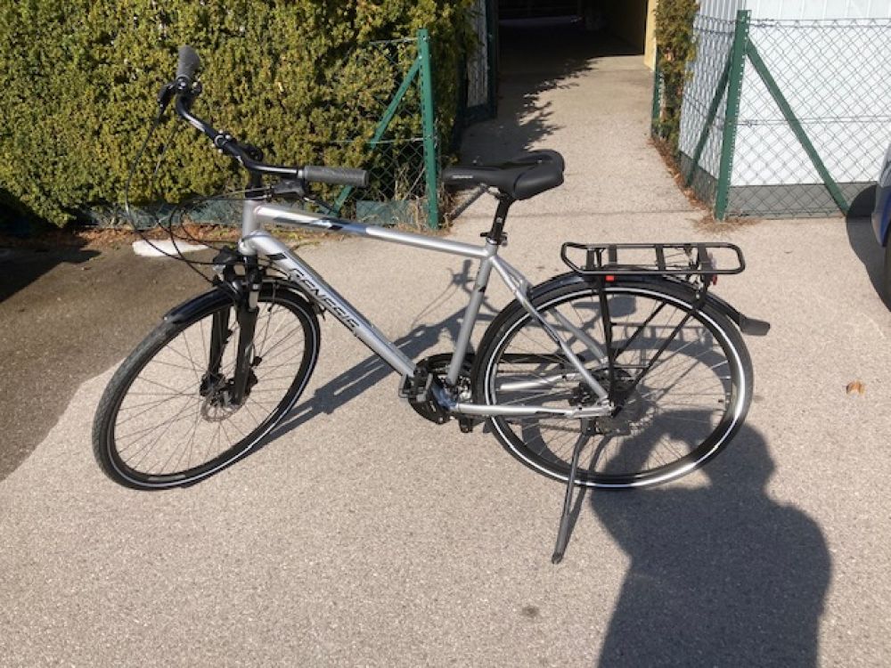 Neuwertiges Genesis Touring/Trekking Bike