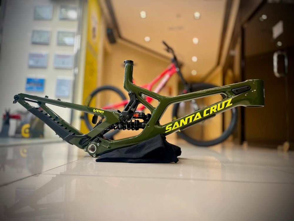 2025 Santa Cruz V10 8 CC frameset