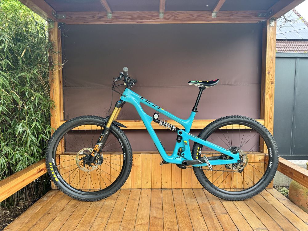 YETI SB150 / PushIndustries 11.6 Dämpfer / Carbon Rahmen + Felgen / Large