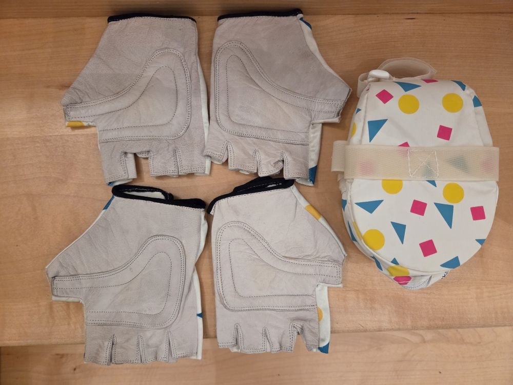 2 Paar Radfahrhandschuhe innen Leder gepolstert / Neuwertig + Werkzeugtasche mit Werkzeug NEU