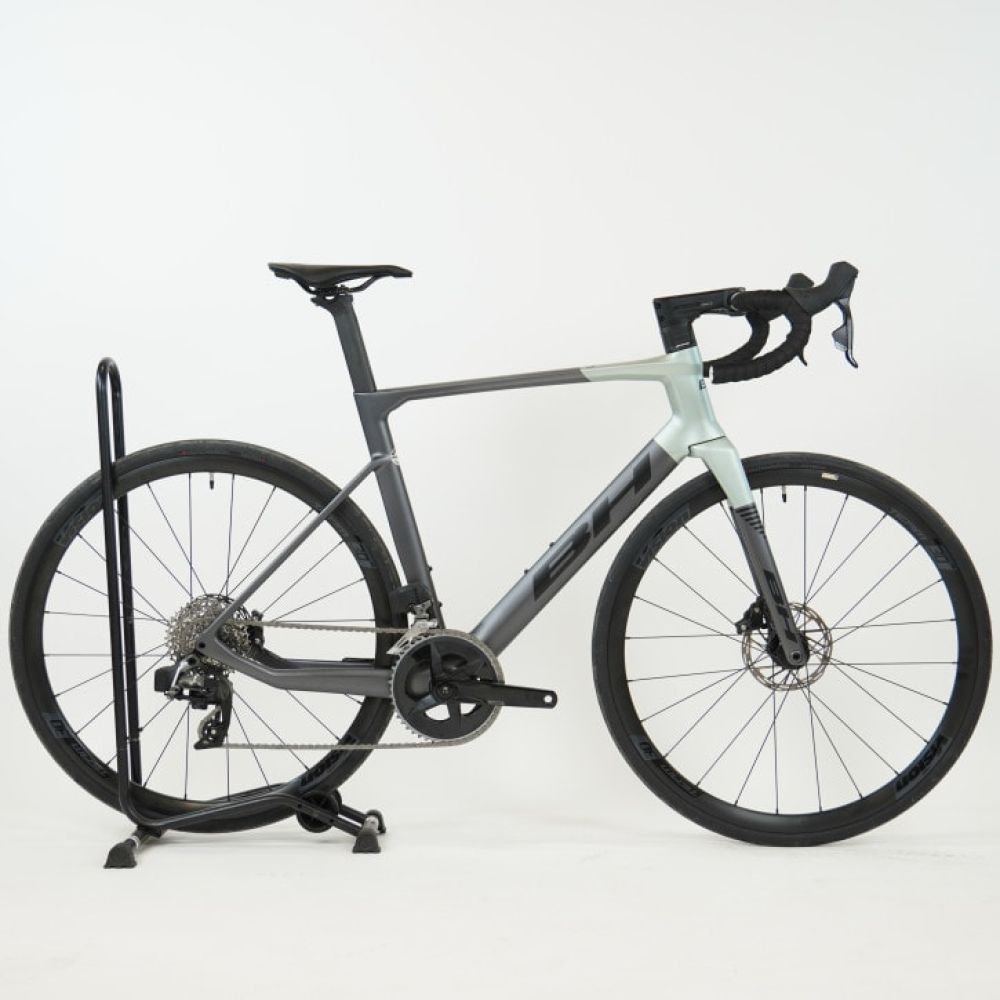 BH RS1 4.5 black silver 2025 - RH-L Testrad
