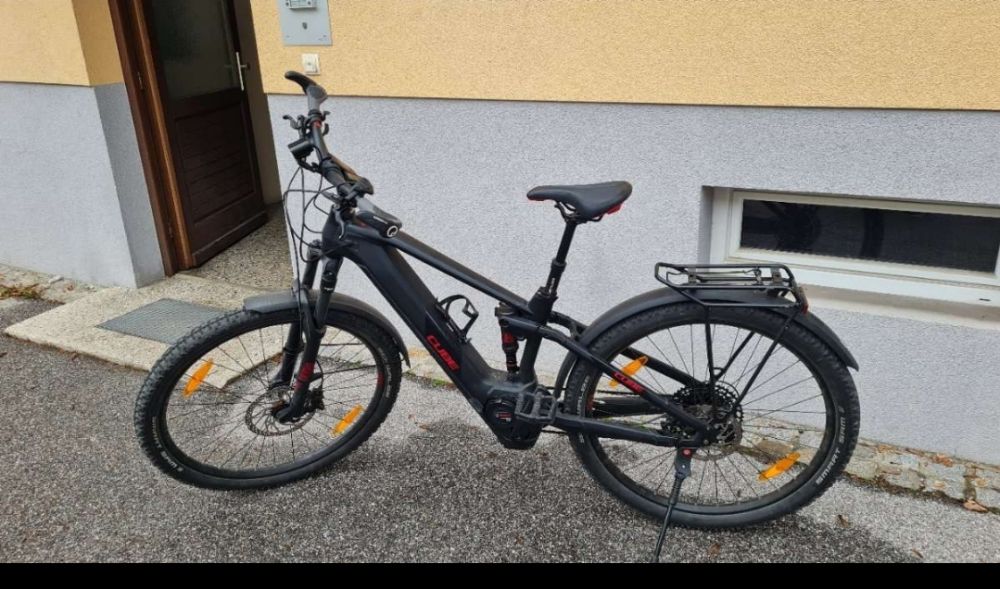 Cube E- Mountain Bike mit Zusatzausrüstung( Gepäckträger, Kotflügel, Beleuchtung)