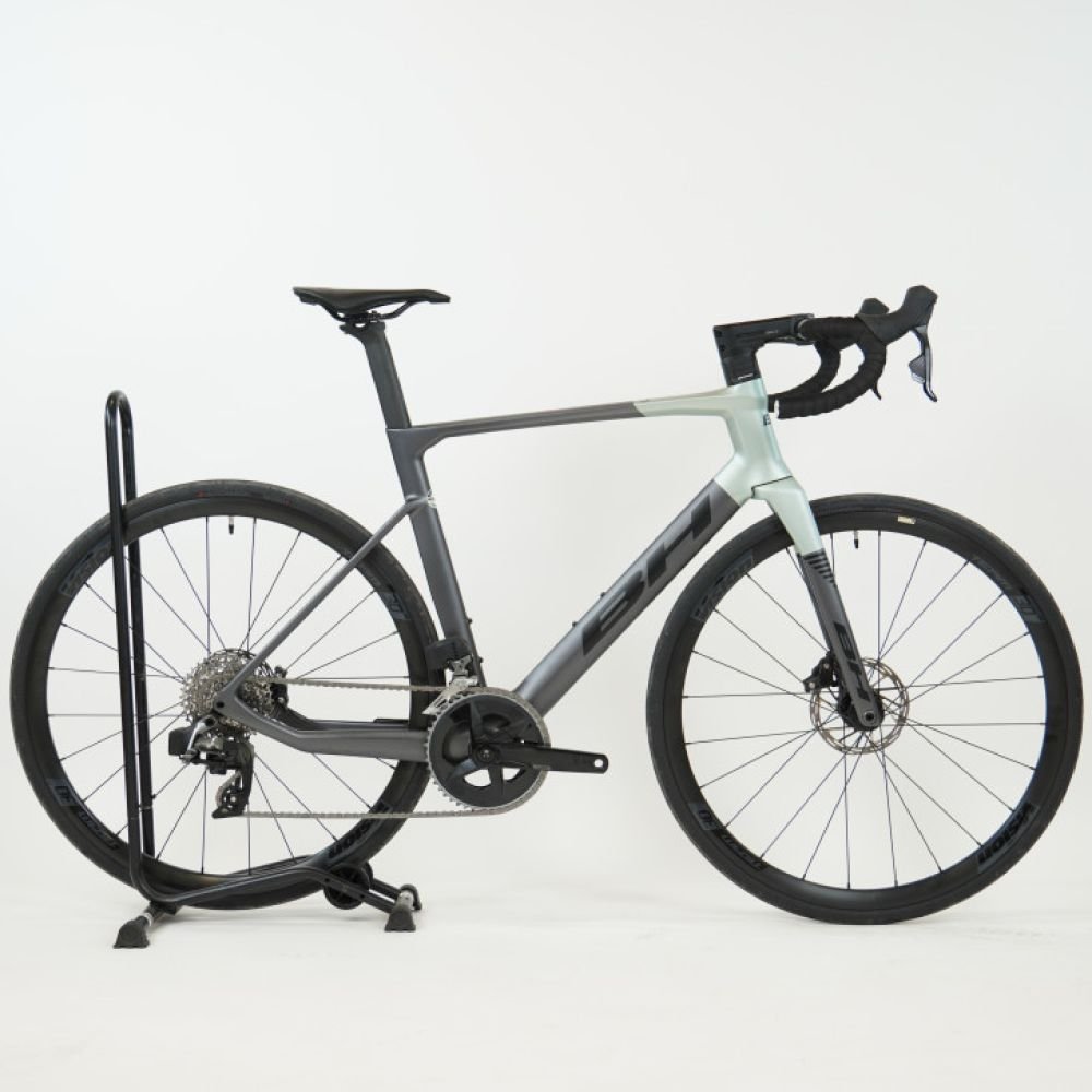BH RS1 4.5 black silver 2025 - RH-L Testrad