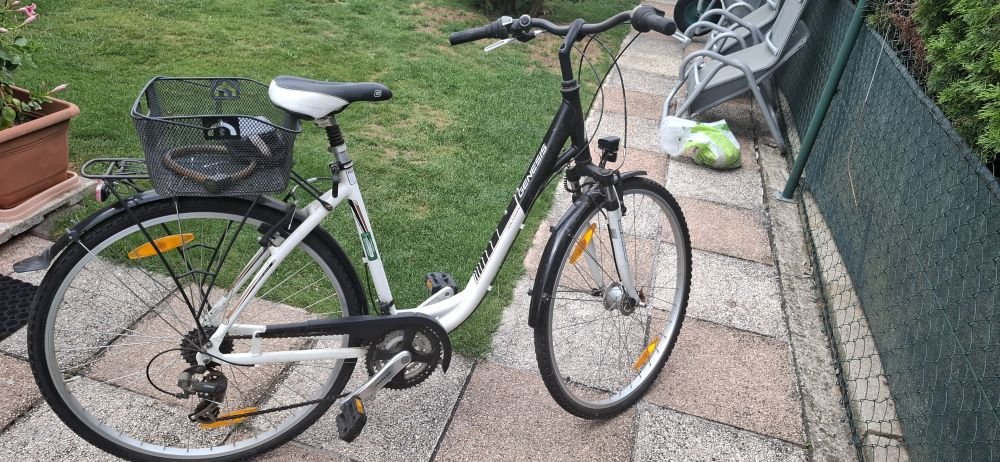 Genesis Damencytiboke 28Zoll Räder