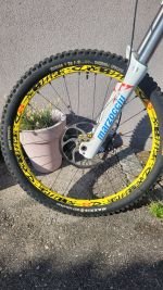 Produktbild 6 von YT Tues 2.0 LTD - Top Downhillbike + Zubehörpaket
