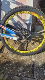 Produktbild 7 von YT Tues 2.0 LTD - Top Downhillbike + Zubehörpaket