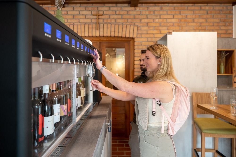 Weinverkostung - Gebietsvinothek Südburgenland (c) Burgenland Tourismus_Andreas Hafenscher