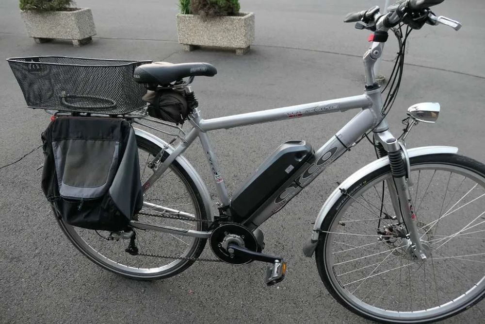 Trekking Bike 28" mit Sachs E-Motor 400Watt Accu