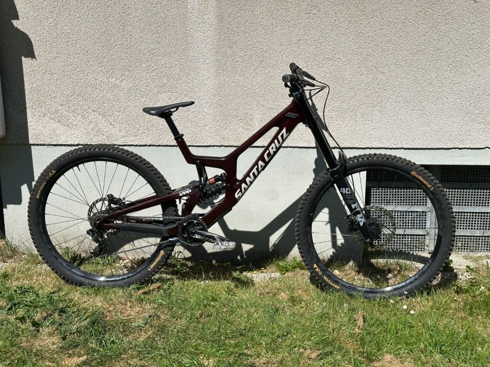 Santa Cruz V10 7 CC Downhill Bike